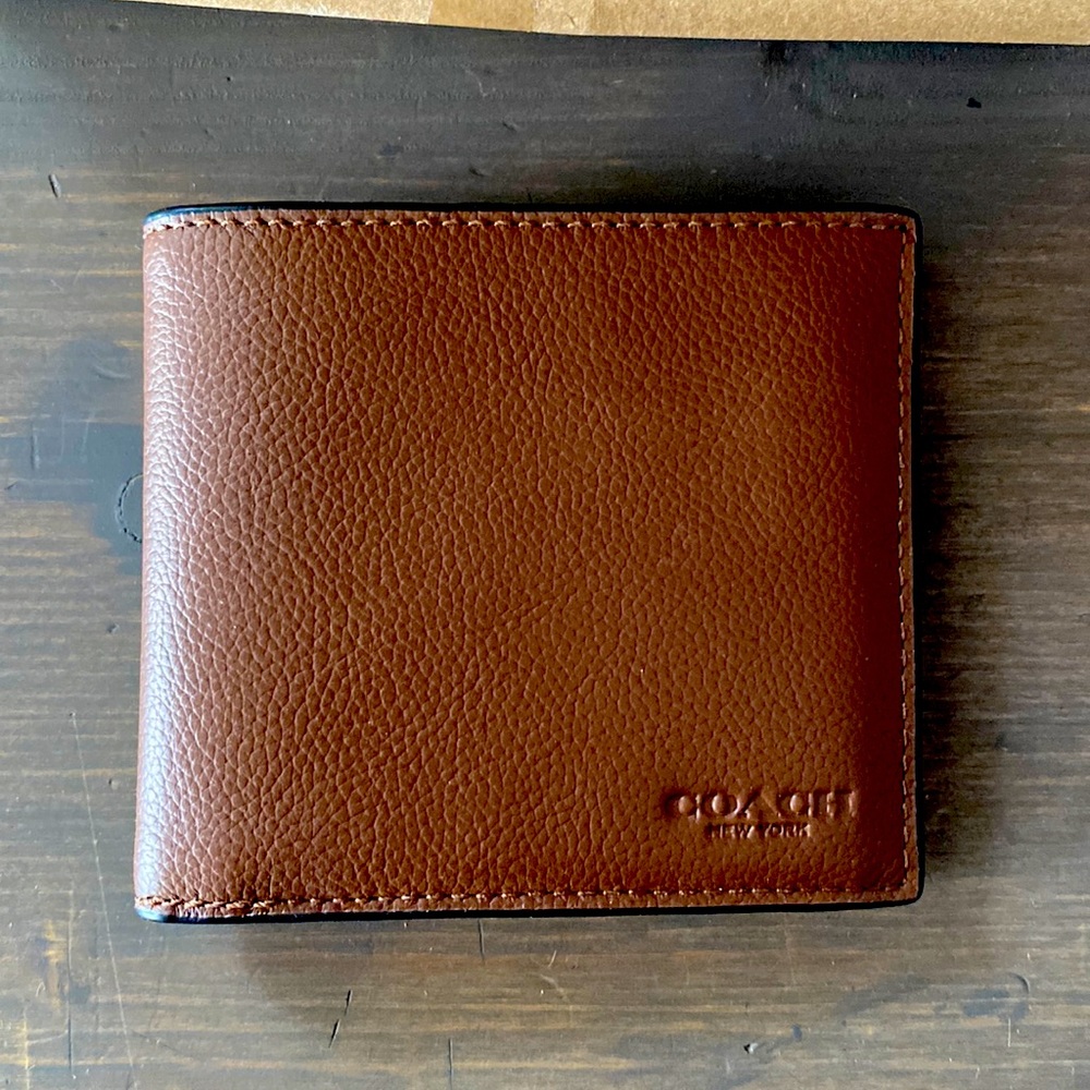 Coach wallet brand new never used. Original box and tag.
